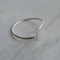 Anillo de doble cruz