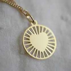 Médaille or coeur rayonnant