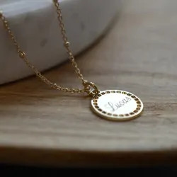 Collier chaine perlé jeton Joséphine argent finition or jaune