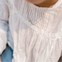 Collar de cruz grande