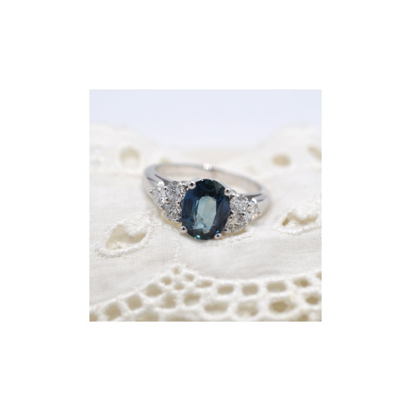 Anillo de compromiso Louise de Oro blanco 18 quilates, Diamantes y Zafiro