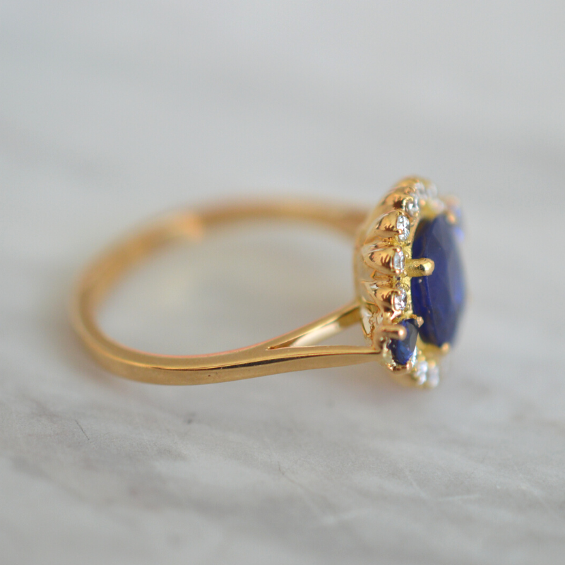 Casa Laudate - Anillo de Compromiso en Oro, Diamante, Zafiro Azul - Beatriz
