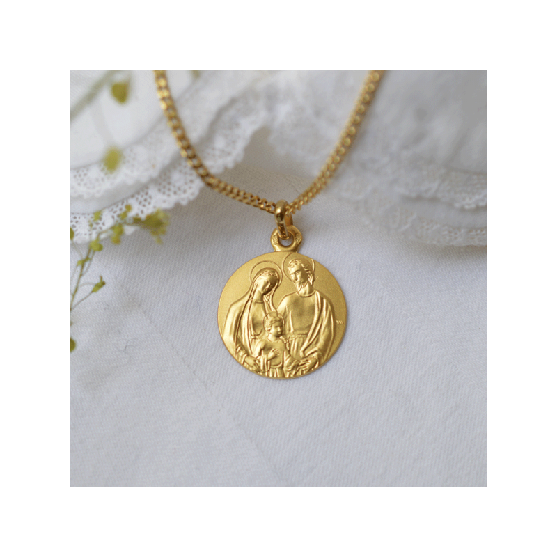 medaille de bapteme tres sainte famille or maison laudate