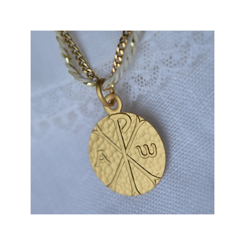 Medalla de Bautismo Crismon Martillado Oro Amarillo 9 Quilates - Casa Laudate