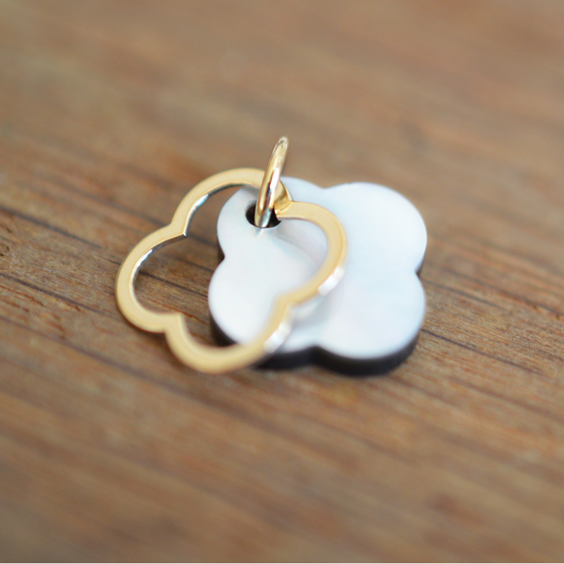 Pendentif Trèfle or et nacre, pendentif croix nacre liseret or