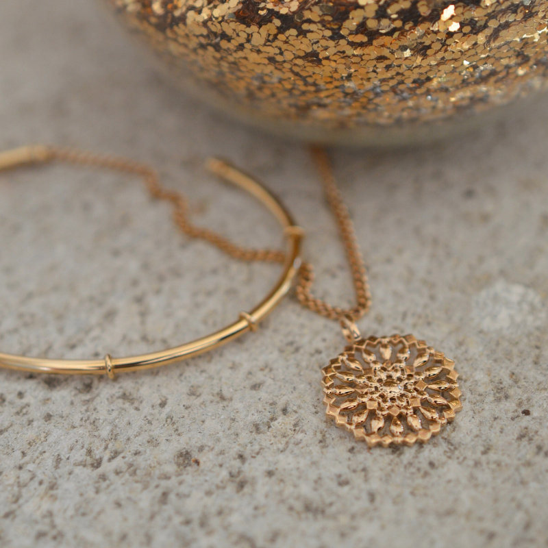 Colgante de rosetón en oroChapado - Maison Laudate