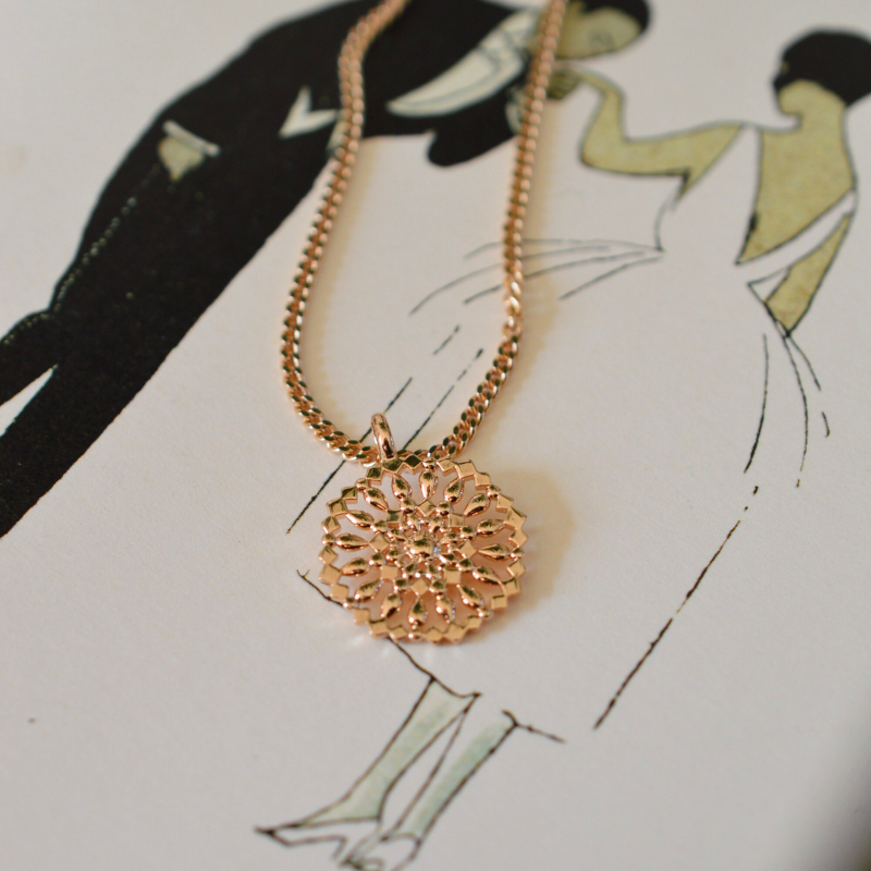 Colgante de rosetón en oroChapado - Maison Laudate