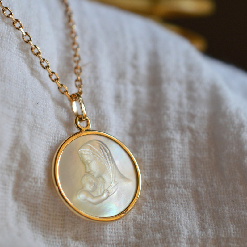Medaille de Baptême Vierge Mère en Nacre et Or 18 carats