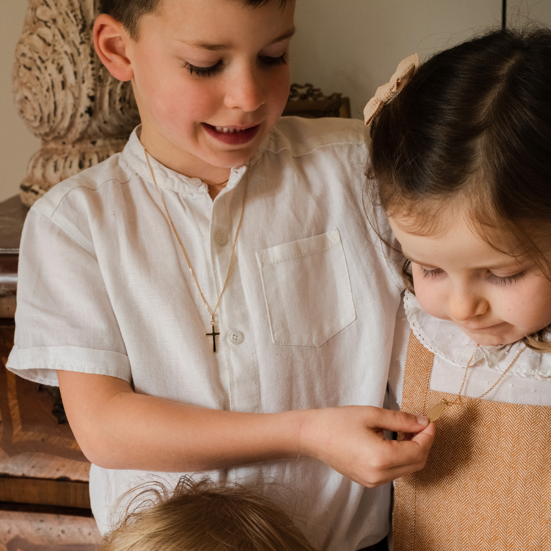 Cruz de palos en oro amarillo de 18 quilates - Casa Laudate