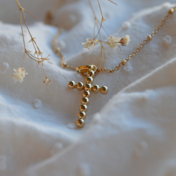 Colgante Cruz perlada oro