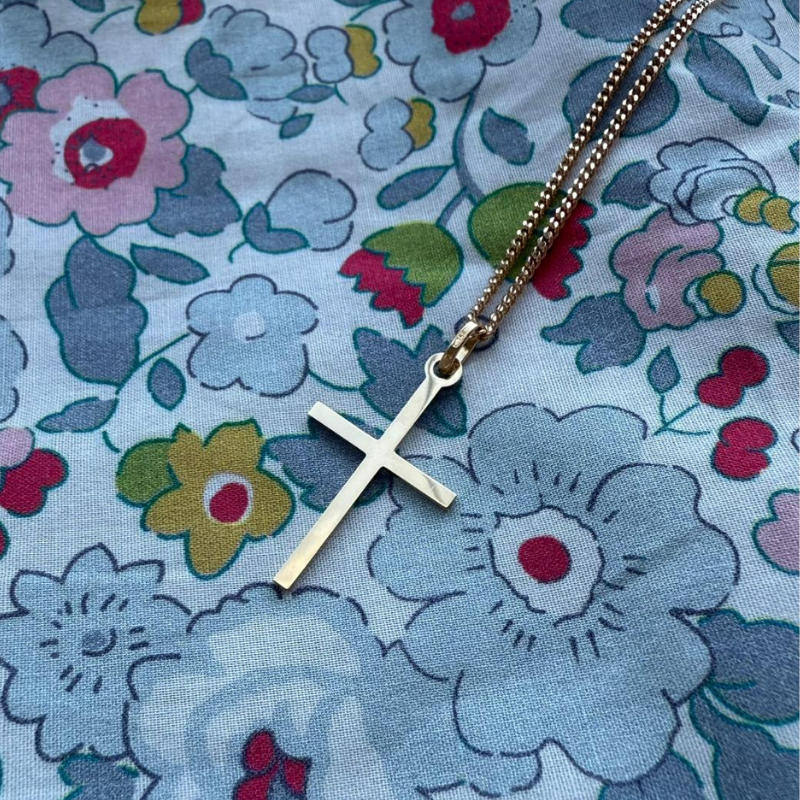 Colgante Cruz Herencia en Oro 18 Kilates - Casa Laudate