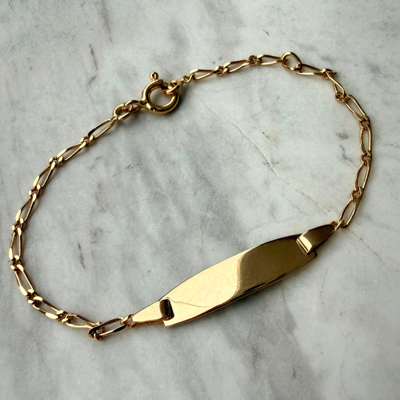 Gourmette para bebé ovalada en oro de 9 quilates - Grabado personalizado