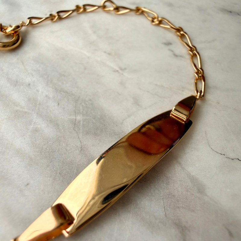 Gourmette para bebé ovalada en oro de 9 quilates - Grabado personalizado