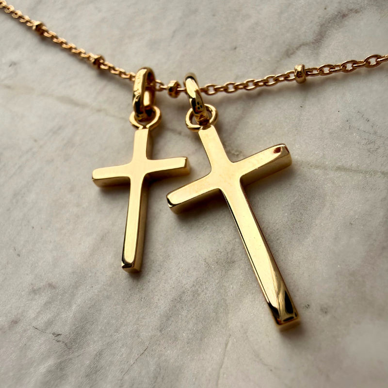 Colgante de Cruz Grande Maciza - Oro de 9 quilates