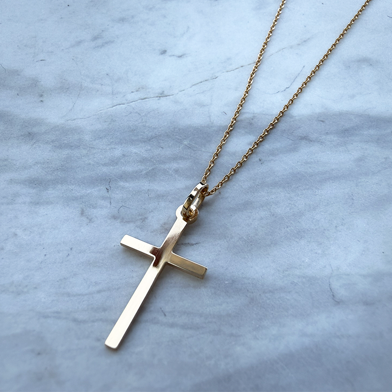 Colgante Cruz Clásica Oro 9 Quilates - Maison Laudate