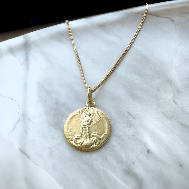 Medalla de bautismo: San Miguel en oro amarillo de 18 quilates - Laudate