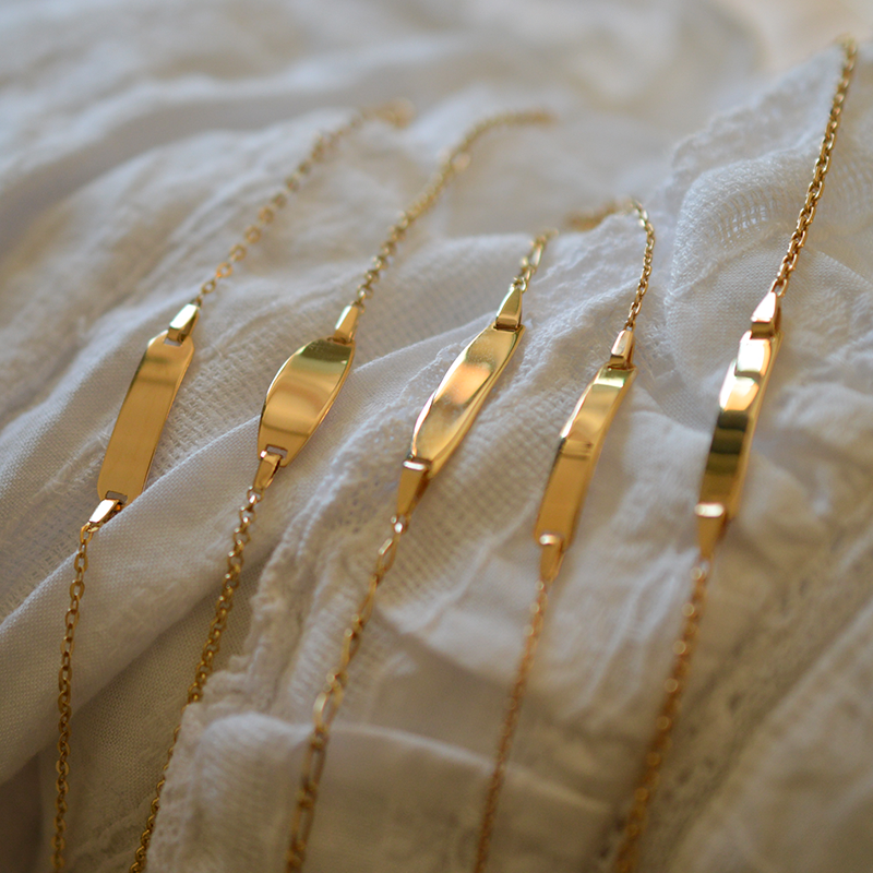 Gourmette para bebé rectangular en oro amarillo de 9 quilates - Grabado personalizado