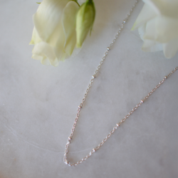 Cadena de perlas de plata