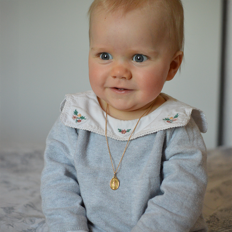 Medalla Milagrosa Virgen de los Pobres Oro de 18 Quilates - Maison Laudate