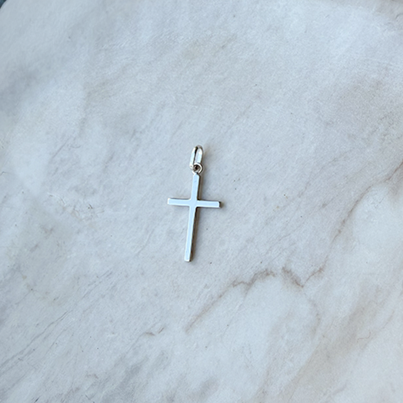 Crucifijo clásico de oro blanco de 9 quilates - Casa Laudate