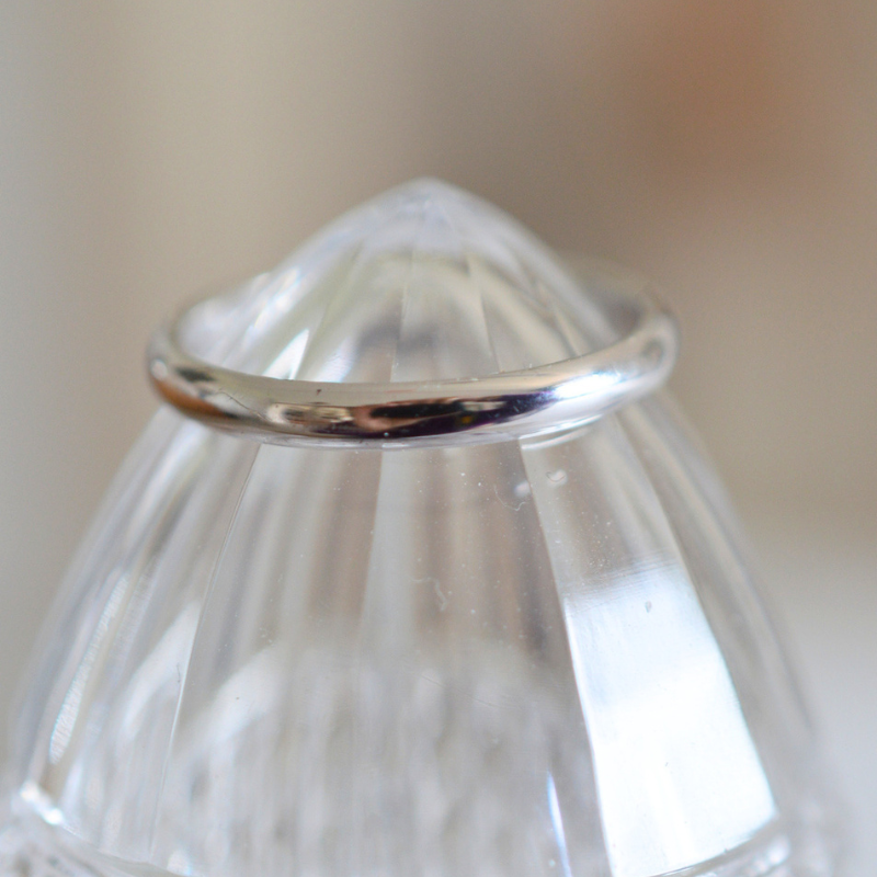Alianza de matrimonio de oro blanco medio aro - Laudate