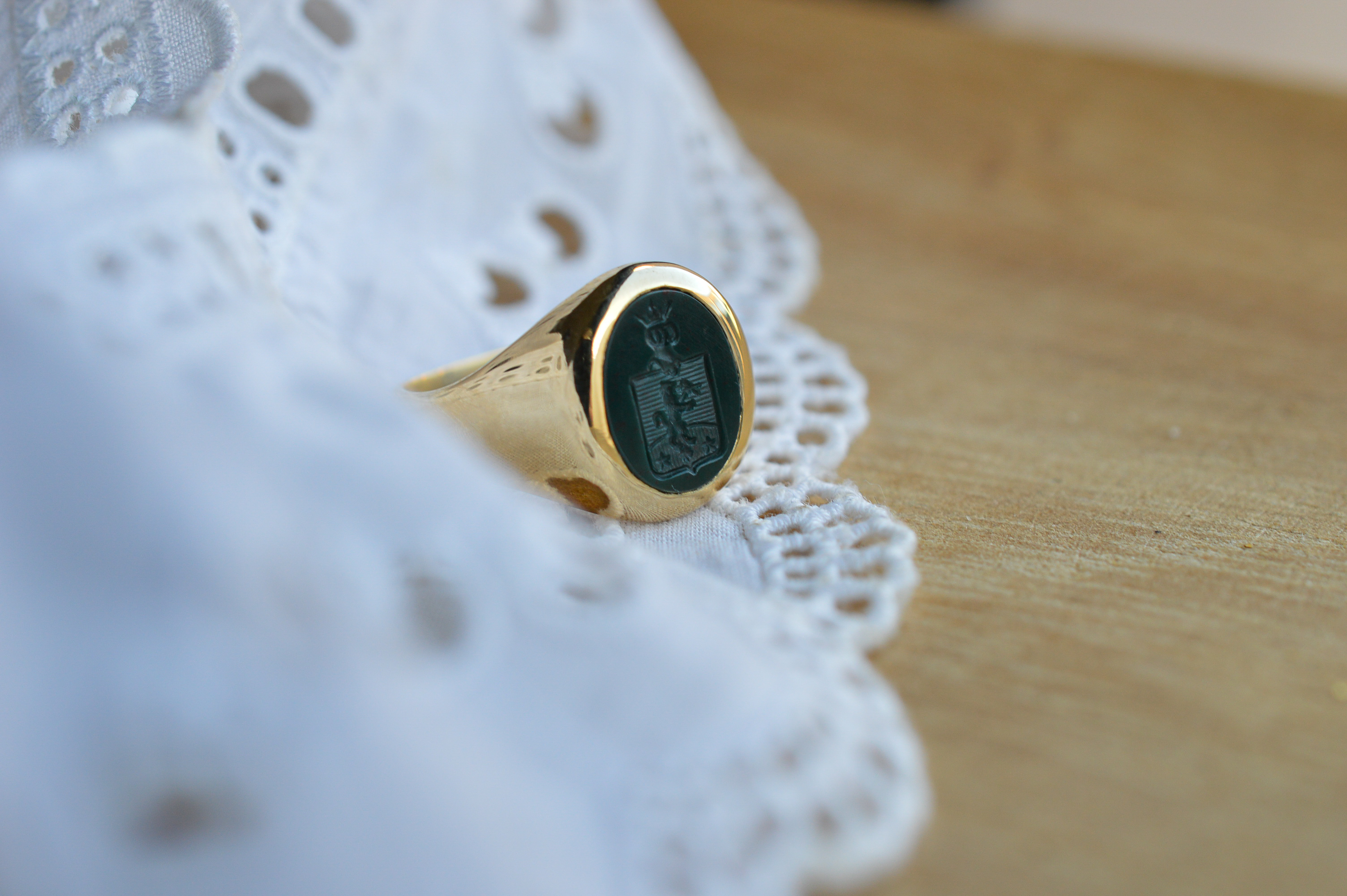 Caballero - Oro de 18 quilates y piedra semipreciosa